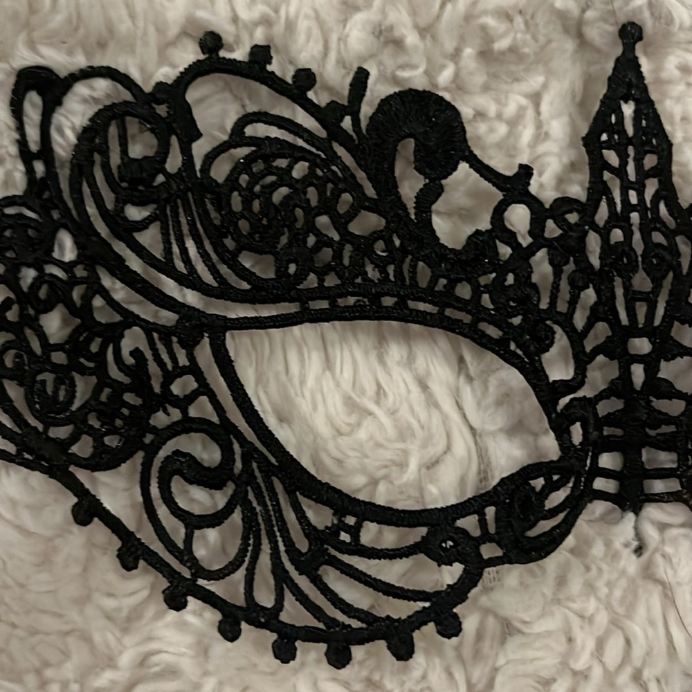 Party Mask - Picture 2 of 3